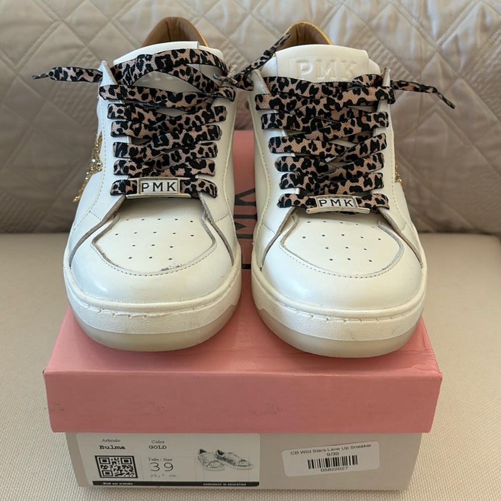 PMK Articulo lace up white sneakers with gold stars.  Size  9/39.